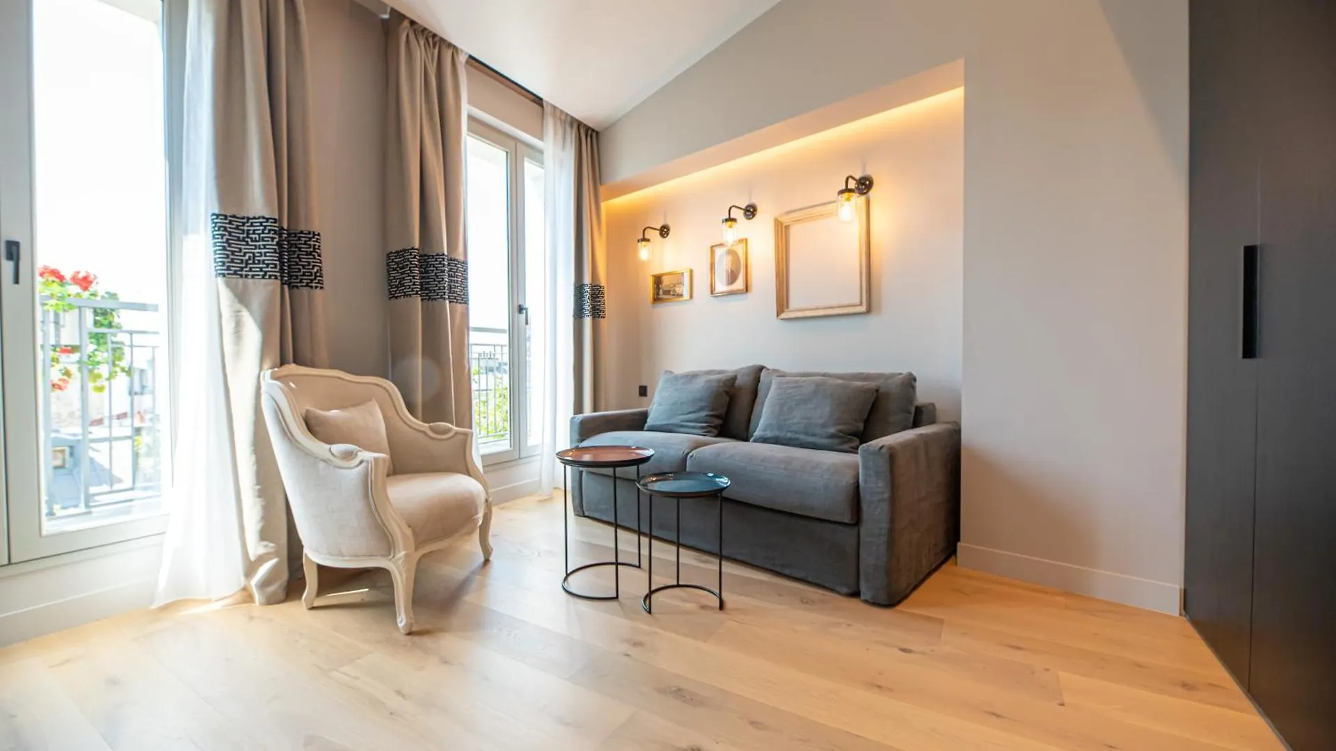 Demeure Montmartre Apartment *